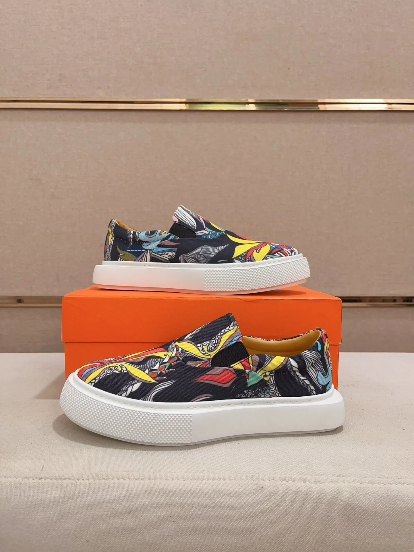 Men's clothing and shoes💰: 442💰《HERMES》【Classic original single version】Hermès; top 🔝purchase agent🔍🔍men's latest 🇺🇸 counter sales simultaneously, imported from Italy original ▲▲cowhide ▲▲ (high-end, nobility, class) ) Exquisite workmanship (Italian 🇮🇹 imported water-dyed 🐂 cowhide lining) sole: original sole provided by the original factory, ⚠️exclusive double-layer activity·TPR·rubber·combined molded outsole; super comfortable·wear-resistant·non-slip·environmental protection The real thing is more beautiful if you take the real thing (high quality, follow the order). You can enter and exit the counter at will * Number of yards: 38-44 (45 can be customized and cannot be returned or exchanged)